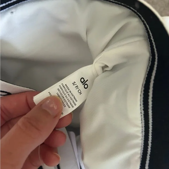 Alo Yoga Heart Throb Set in White - Picture 3 of 4